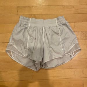 Lululemon White Low-Rise Hotty Hot Short 4”